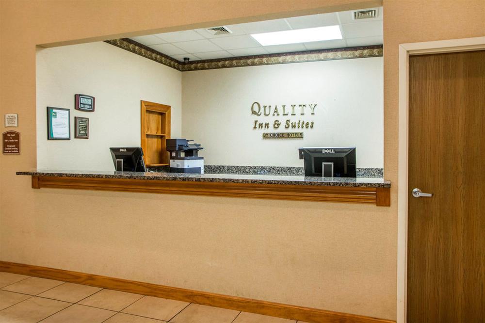 Quality Inn & Suites South-Obetz Exterior photo
